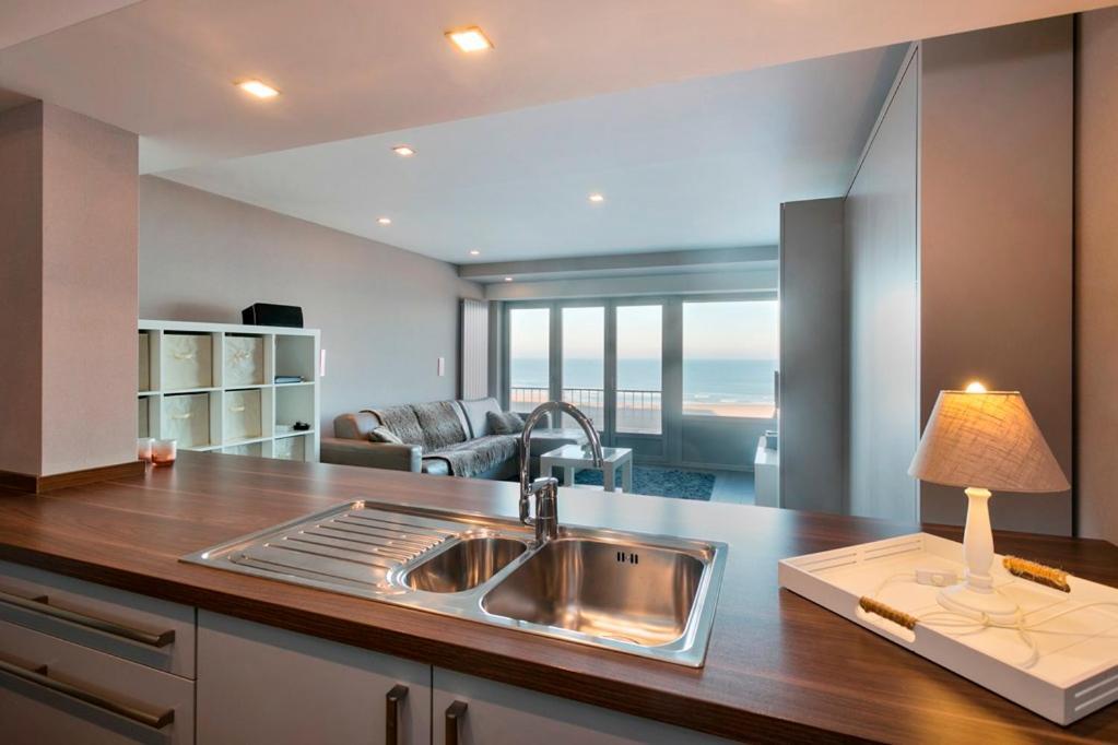 Montezuma Luxe Studio Met Frontaal Zeezicht Zonder Aparte Slaapkamer Apartment Ostend Exterior photo